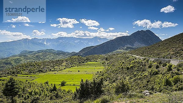 Gebirgslandschaft bei Leskovik  Albanien  Europa