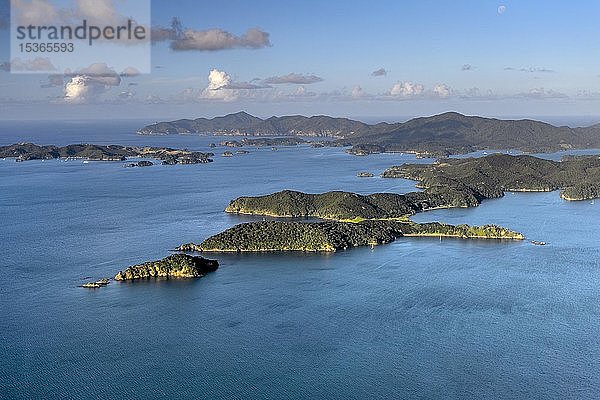 Luftaufnahme von Inseln in der Bay of Islands  Far North District  Nordinsel  Neuseeland  Ozeanien