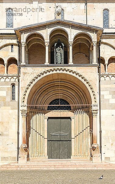 Romanische Porta Regia  Dom von Modena  Modena  Emilia-Romagna  Italien  Europa