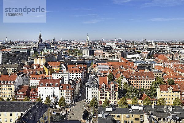 Blick über die Altstadt vom Turm der Erlöserkirche  Stadtteil Kristianshafen  Kopenhagen  Dänemark  Europa