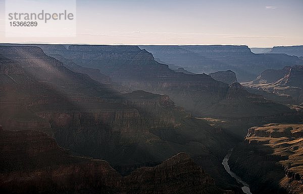 Canyonlandschaft  erodierte Felslandschaft  Grand Canyon im Abendlicht  The Abyss  South Rim  Grand Canyon National Park  Arizona  USA  Nordamerika