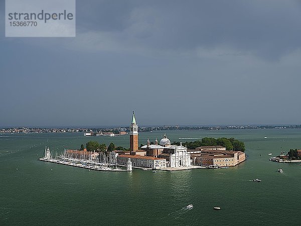 Blick auf die Kirche San Giorgio Maggiore  Isola di San Giorgio Maggiore  Venedig  Veneto  Italien  Europa