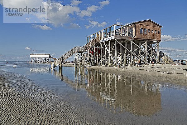 Strand mit Pfahlbau  Strandcafè Heringsmöwe  St. Peter-Ording  Schleswig-Holstein  Deutschland  Europa