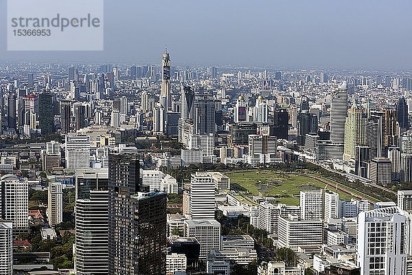 Blick vom Maha Nakhon Tower  314m  Stadtpanorama  Pathumwan und Watthana District  Royal Bangkok Sports Club  Baijoke Tower  Bang Rak District  Mahanakhon  Bangkok  Thailand  Asien