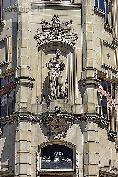 Fassade  Detail  Kontorgebäude Alstertor oder Heintzehof  Hamburg  Deutschland  Europa
