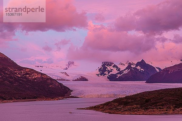Perito-Moreno-Gletscher bei Sonnenuntergang  Nationalpark Los Glaciares  Provinz Santa Cruz  Patagonien  Argentinien  Südamerika