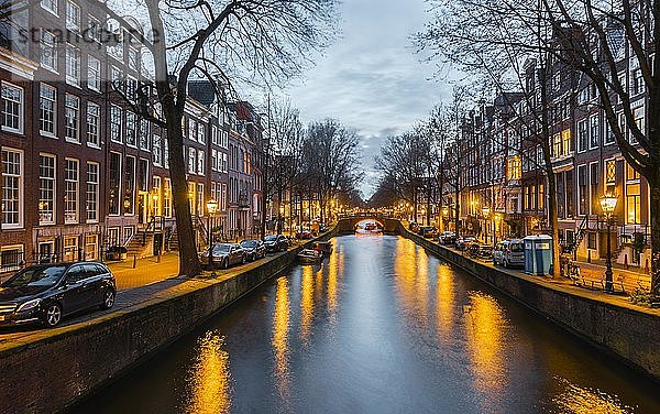 Abenddämmerung  Kanal  Leidsegracht  Amsterdam  Nordholland  Niederlande