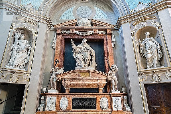 Grabmal des Bischofs Ugo Rangone des Bildhauers Prospero Spani  Renaissance  Dom Santa Maria Assunta  Reggio Emilia  Emilia-Romagna  Italien  Europa