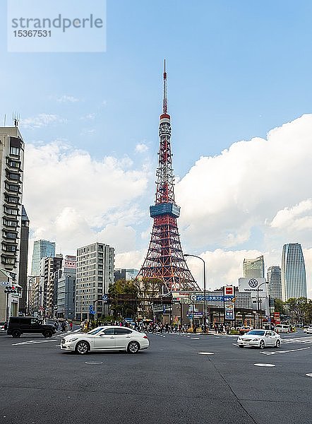 Kreuzung vor dem Tokyo Tower  Tokio  Japan  Asien