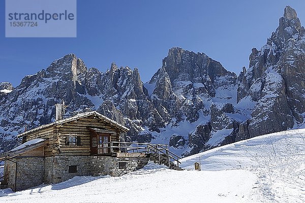 Berghütte im Schnee  Skigebiet San Martino di Castrozza  Dolomiten  Trentino  Südtirol  Italien  Europa
