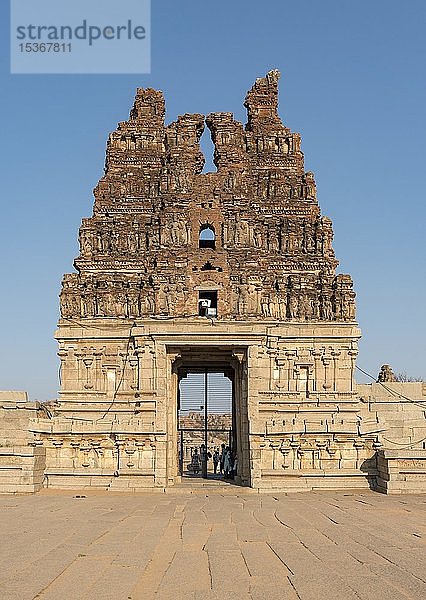 Eingangsturm des Vijaya Vitthala-Tempels  Hampi  Indien  Asien