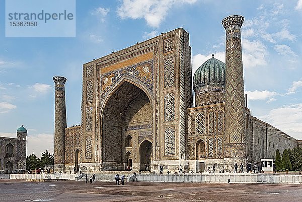 Sher-Dor Madrasa  Registan-Platz  Samarkand  Usbekistan  Asien