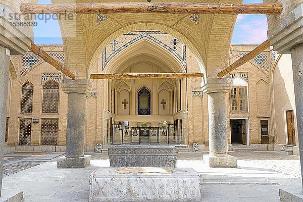 Innenhof  Kathedrale des Heiligen Erlösers  Isfahan  Iran  Asien