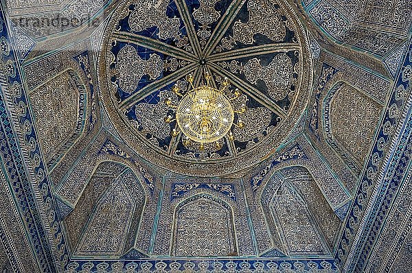 Verzierte Decke am Mausoleum von Makhmud Pakhlavan  Pahlavon Mahmud  Chiva  Usbekistan  Asien