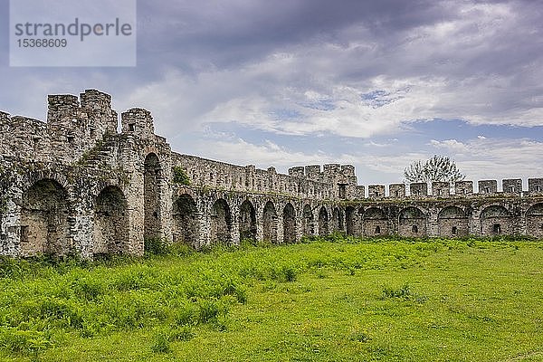Bashtova  Venezianische Festung aus dem 15. Jahrhundert  Vilë-Bashtova  Albanien  Europa