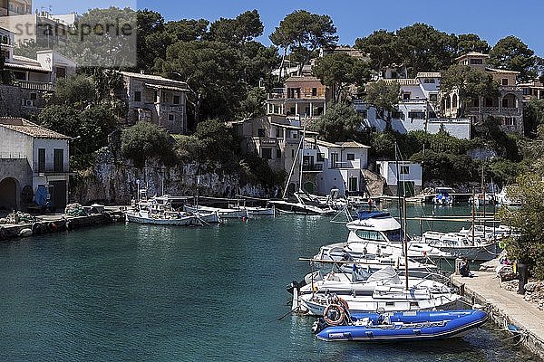 Fischerboote im Hafen von Cala Figuera  Mallorca  Balearische Inseln  Spanien  Europa