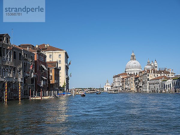 Canal Grande  im Hintergrund die Kirche Santa Maria della Salute  Venedig  Venetien  Italien  Europa