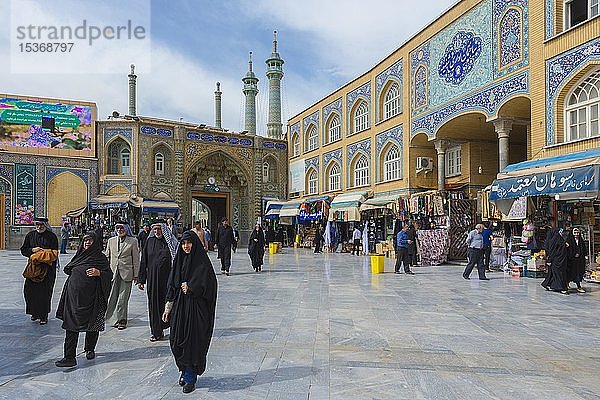 Pilger  Fatima-Masumeh-Heiligtum  Qom  Iran  Asien