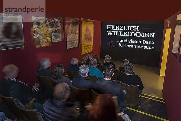 Filmvorführung in der Sonderausstellung  Großes Kino  Industriemuseum Lauf  Mittelfranken  Bayern  Deutschland  Europa