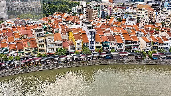Kleine Häuser am Boat Quay am Singapur-Fluss  Singapur  Asien