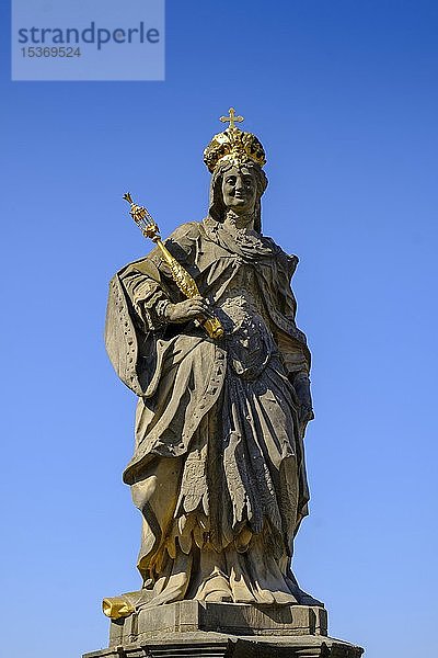 Statue Kaiserin Kunigunde mit Krone und Zepter  Untere Brücke  Bamberg  Oberfranken  Bayern  Deutschland  Europa