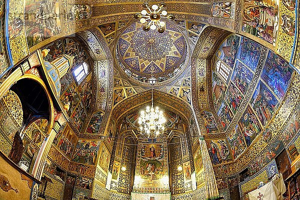 Innenraum  Kuppel mit Fresken  die Szenen aus der Bibel darstellen  Kathedrale des Heiligen Erlösers  Isfahan  Iran  Asien