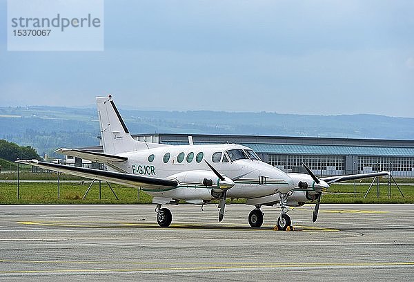 Zweimotoriges Turboprop-Flugzeug Beechcraft E90 King Air  Registrierung F-GJCR  Eigentümer Dassault Aviation  Payerne Military Airport  Schweiz  Europa