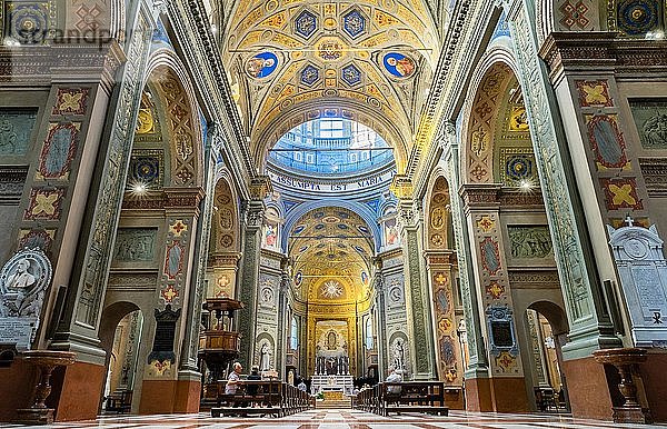 Innenraum des Kirchenschiffs der Kathedrale Basilica di Santa Maria Assunta  Carpi  Provinz Modena  Emilia-Romagna  Italien  Europa