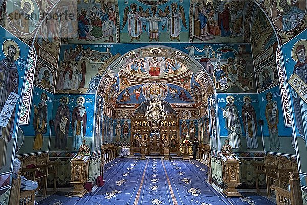 Innenraum mit Wand- und Deckenfresken  Rumänisch-Orthodoxes Kloster Bogdana  Radauti  Rumänien  Europa