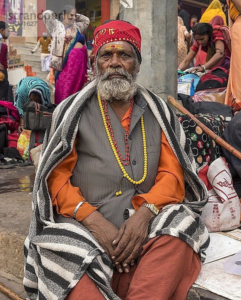 Porträt eines Sadhu  heiliger Mann  Varanasi  Uttar Pradesh  Indien  Asien