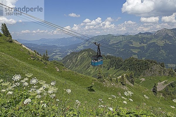 Gondel der Seilbahn zum Walmendinger Horn  Mittelberg  Kleinwalsertal  Vorarlberg  Österreich  Europa