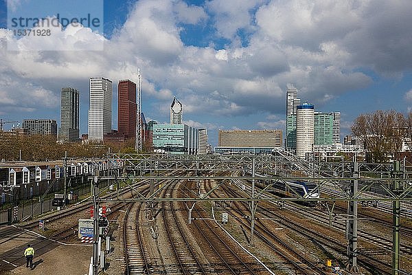 Gleise am Hauptbahnhof  Den Haag  Niederlande