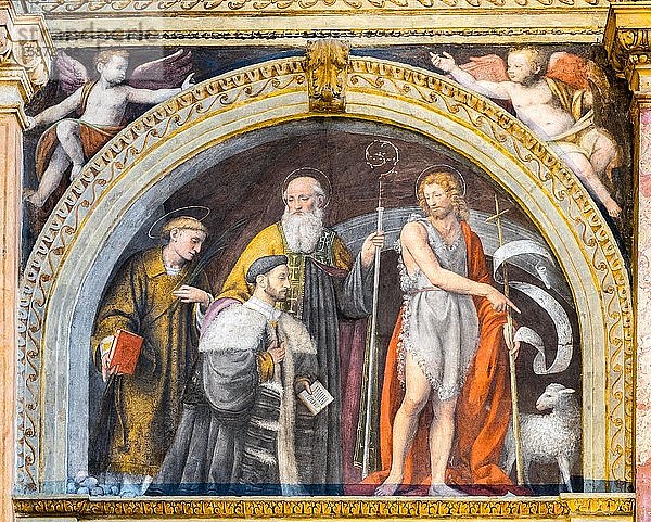 Gründer Alessandro Bentivoglio mit den Heiligen  Stephanus  Benedikt und Johannes dem Täufer  Fresko von Bernardino Luini  Renaissance  Kirche San Maurizio al Monastero Maggiore  Mailand  Lombardei  Italien  Europa