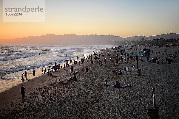Santa Monica State Beach bei Sonnenuntergang  Santa Monica  Kalifornien  USA  Nordamerika