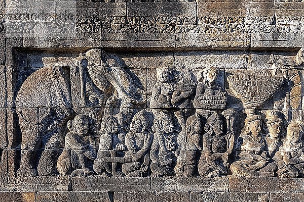 Steinrelief in der Borobudur-Tempelanlage  Borobudur  Yogyakarta  Java  Indonesien  Asien