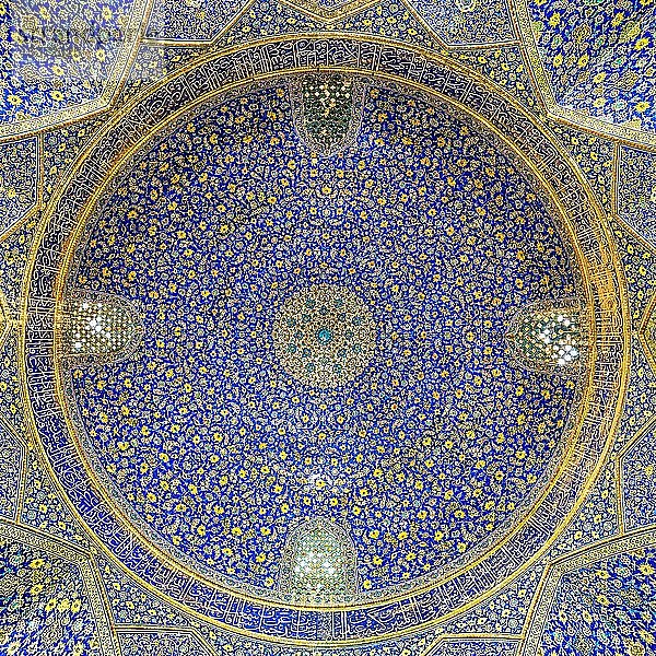 Iwan  Kuppel  Masjed-e Imam Moschee  Maydam-e Iman Platz  Isfahan  Iran  Asien
