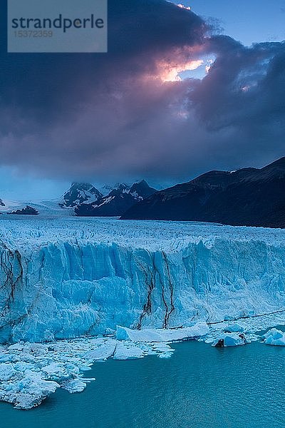 Perito-Moreno-Gletscher Zerklüftetes Eisfeld  Nationalpark Los Glaciares  Provinz Santa Cruz  Patagonien  Argentinien  Südamerika