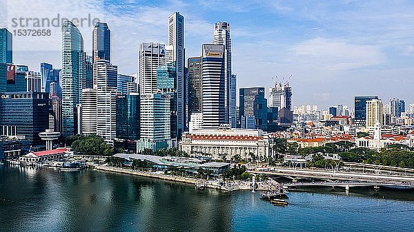 CBD Central Business District  Merlion  Fullerton Hotel  Marina Bay Waterfront  Singapur  Asien