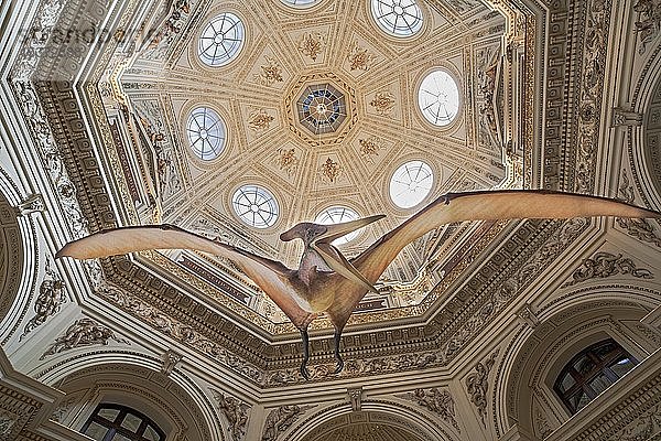Decke  Kuppel mit Dinosaurier  Naturwissenschaftliches Museum  Wien  Österreich  Europa