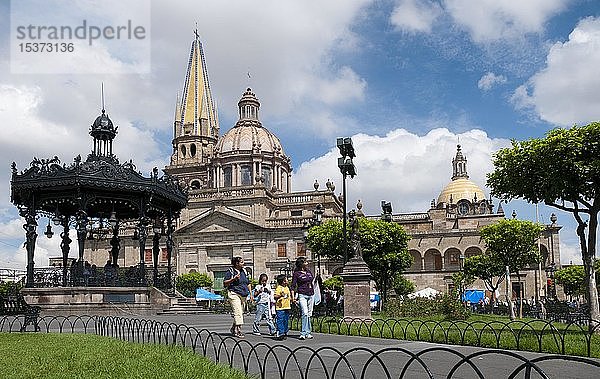Plaza de Armas und Catedral Metropolitano  Guadalajara  Mexiko  Mittelamerika