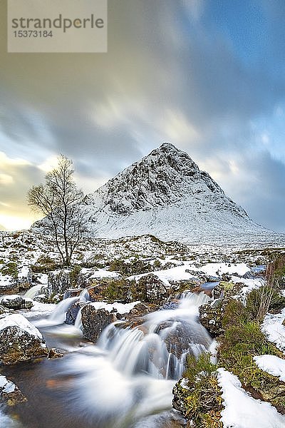 Stob Dearg  Fluss Coe  Buachaille Etive  Buachaille Etive Mor  Glen Coe  Highlands  Schottland  Vereinigtes Königreich  Europa