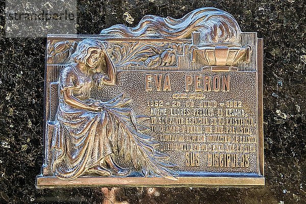 Gedenkschild für Eva Peron  erste Frau Argentiniens  Mausoleum der Familie Duarte  Cementerio de la Recoleta oder Recoleta-Friedhof  Buenos Aires  Argentinien  Südamerika