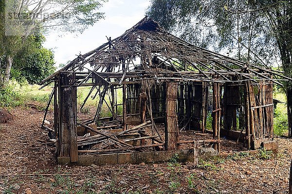 Eine verfallene Hütte in einem Akha-Dorf  Bergstämme  Provinz Chiang Rai  Nordthailand  Thailand  Asien