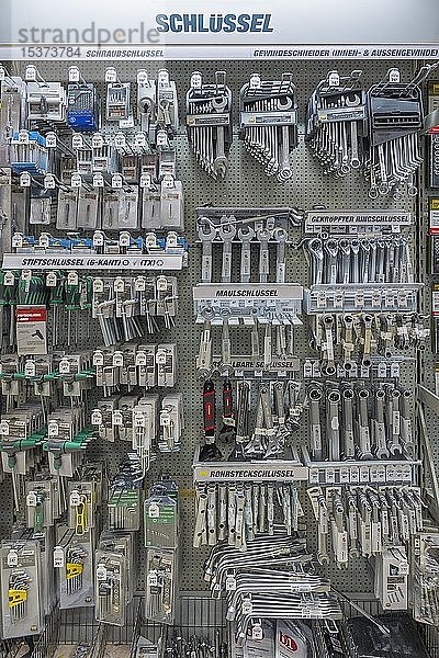 Werkzeuge  Schraubenschlüssel im Baumarkt  München  Oberbayern  Bayern  Deutschland  Europa