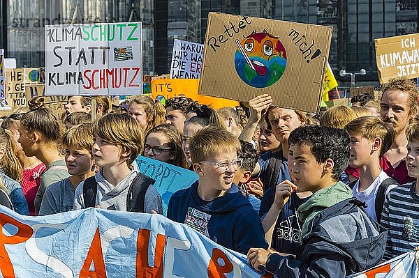 Demonstration von Schülern und Jugendlichen  Fridays For Future  24. Mai 2019  Köln  Nordrhein-Westfalen  Deutschland  Europa