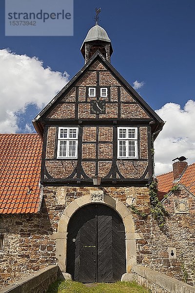 Torhaus von 1672  Wasserschloss Gut Stockhausen  Lübbecke  Ostwestfalen-Lippe  Nordrhein-Westfalen  Deutschland  Europa