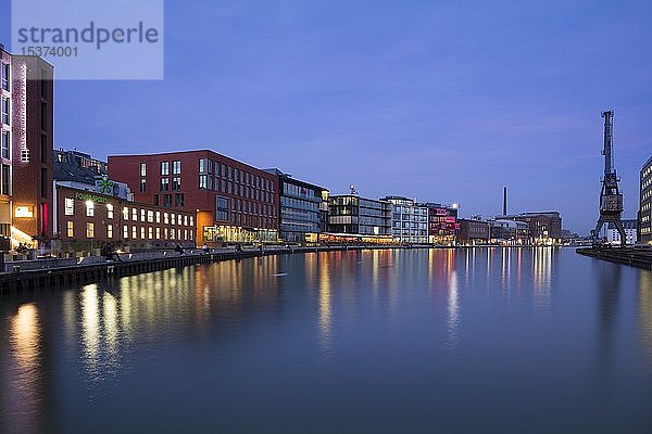 Kreativkai  Stadthafen  Abenddämmerung  Münster  Münsterland  Nordrhein-Westfalen  Deutschland  Europa