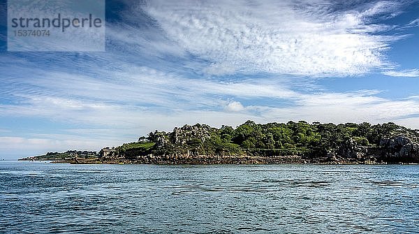 Ile de Brehat  Blick auf die Insel vom Meer aus  Departement Cotes-d'Armor  Bretagne  Frankreich  Europa