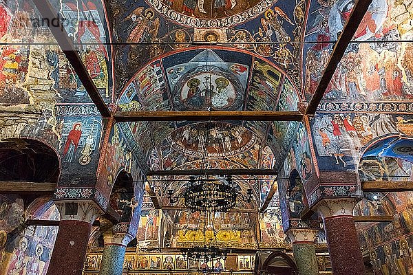 Gewölbe mit bunten Fresken  Kirche St. Georg  Shën Gjergji im Dorf Shipcka  Voskopoja  Voskopojë  Albanien  Europa