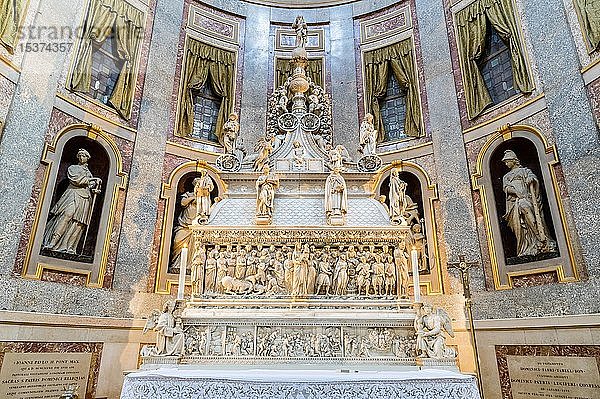 Grabmal  Arca di San Domenico  Grabmal des Heiligen Dominikus  Capella di San Domenico  Basilica di San Domenico  Bologna  Emilia-Romagna  Italien  Europa